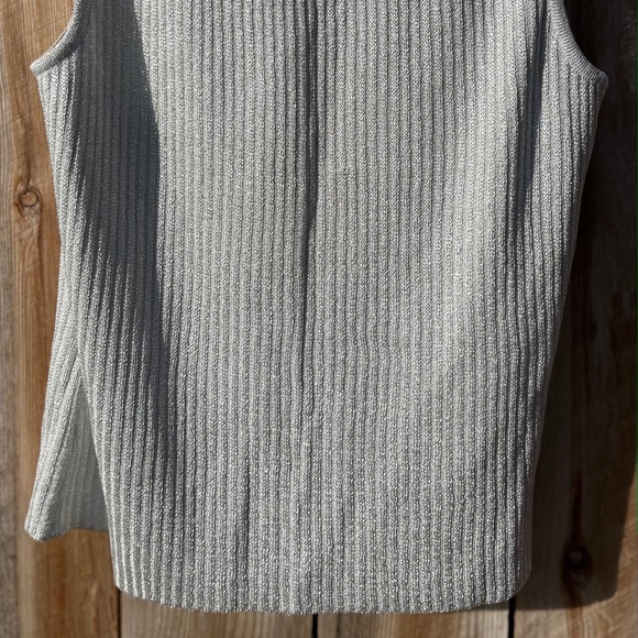 ST. JOHN ribbed wool knit scoop neck shell - silver grey (small) - Picture 4 of 6